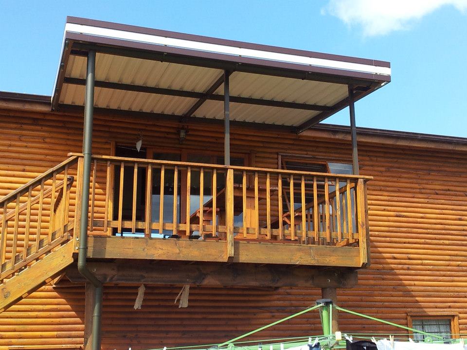 Aluminium-framed patio and glazing on a Jeffreys Bay home by 4 Seasons Awnings & Blinds